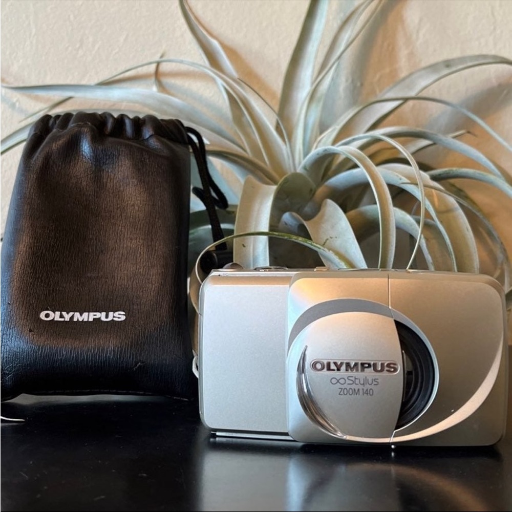Vintage Olympus 35mm camera w/ original case - RARE!